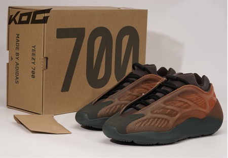 Adidas Yeezy 700 V3 "Copper Fade" size 36-48 Available